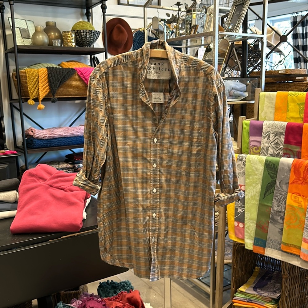 Frank & Eileen tan, black & white 100% Italian cotton shirt.  NWT